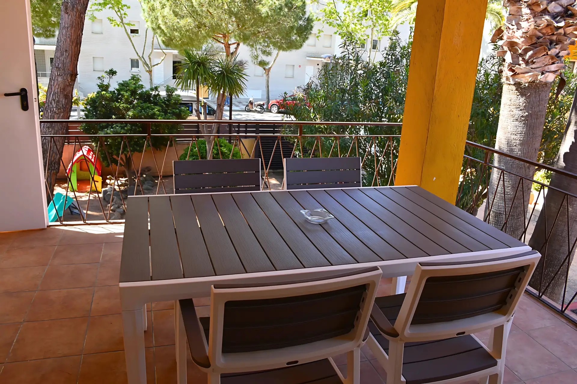 8-Apartamentos Les Palmeres 1 HABITACIÓN "SUPERIOR" - 3 Personas