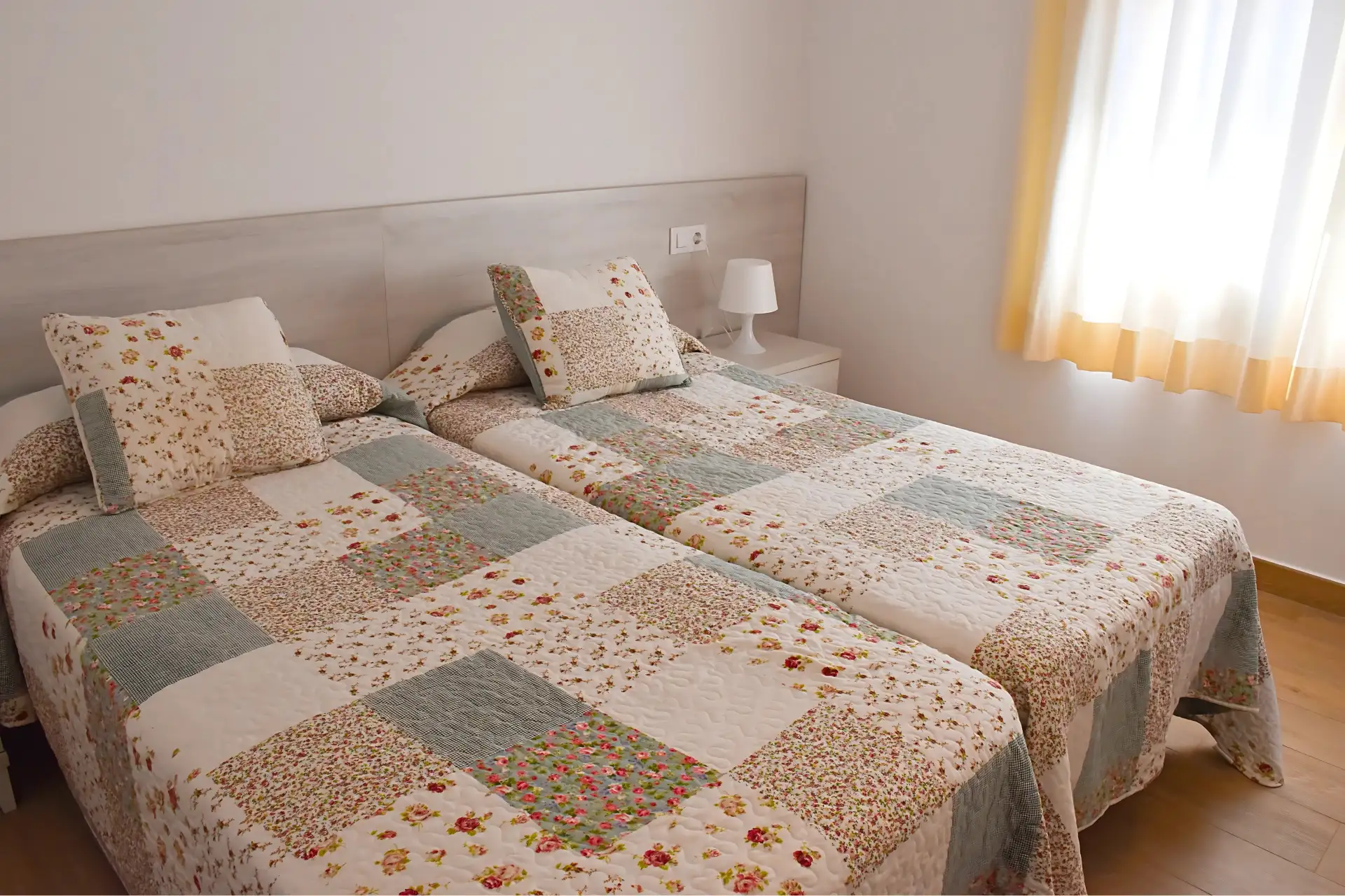 3-Apartamentos Les Palmeres Platja d'Aro-1 HABITACIÓN "PREMIUM" - 3 Personas